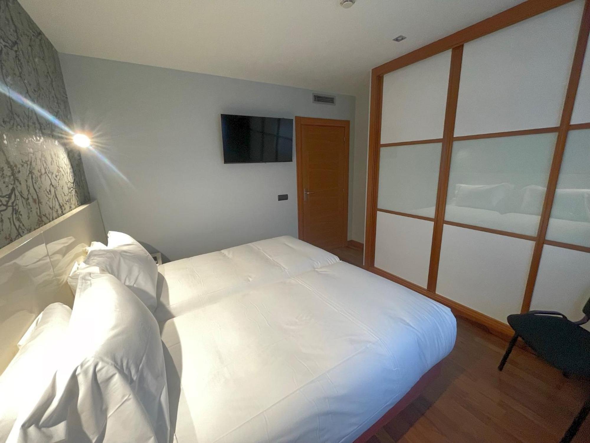 Hotel Apartamentos San Fermin Pamplona Villava Exterior photo