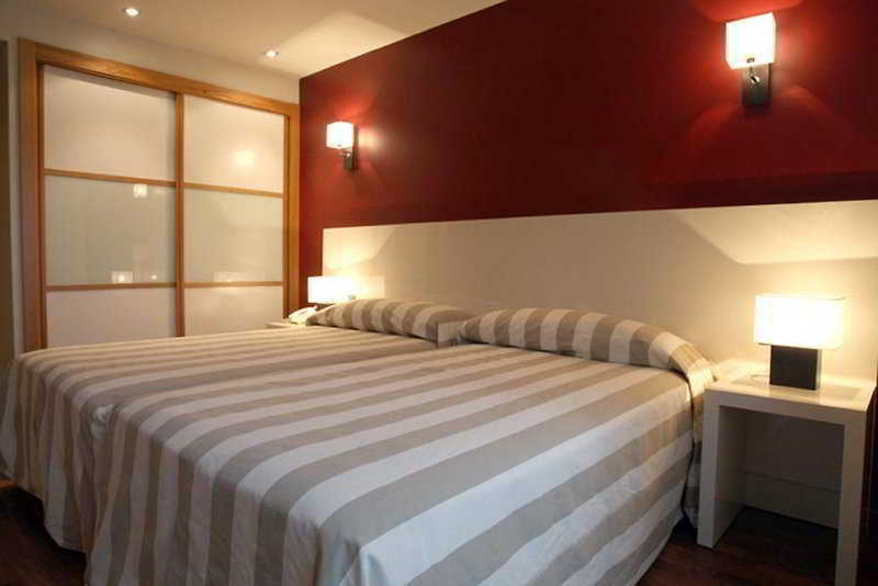 Hotel Apartamentos San Fermin Pamplona Villava Room photo